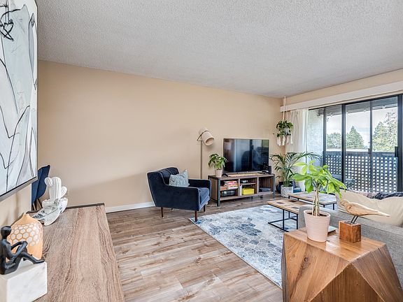 3rd image of 340 Ginger Dr #409