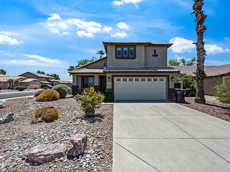 3289 E Waterman St — Photo 1