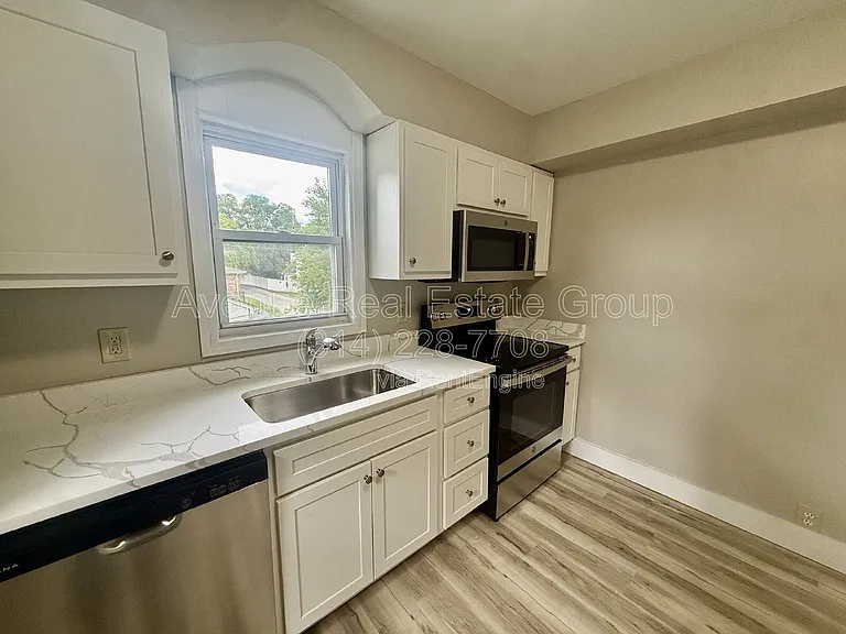927 N Elm Ave — Photo 4