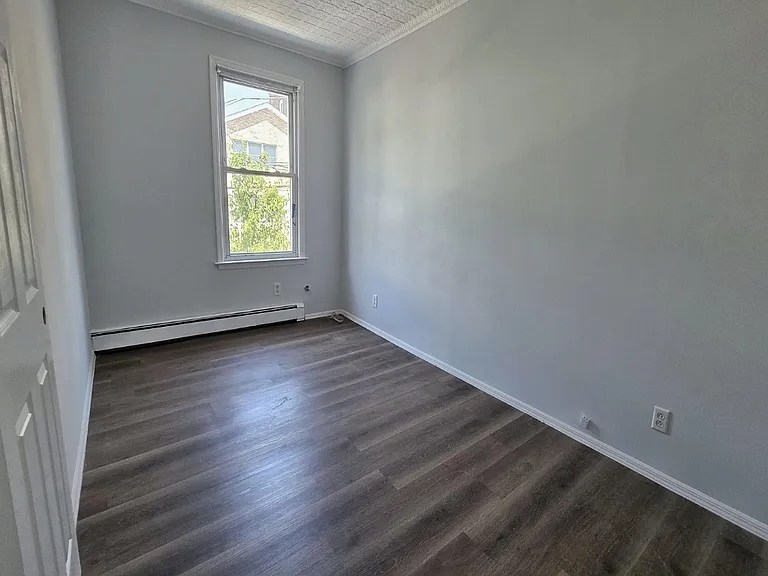 535 28th St #2 — Photo 7