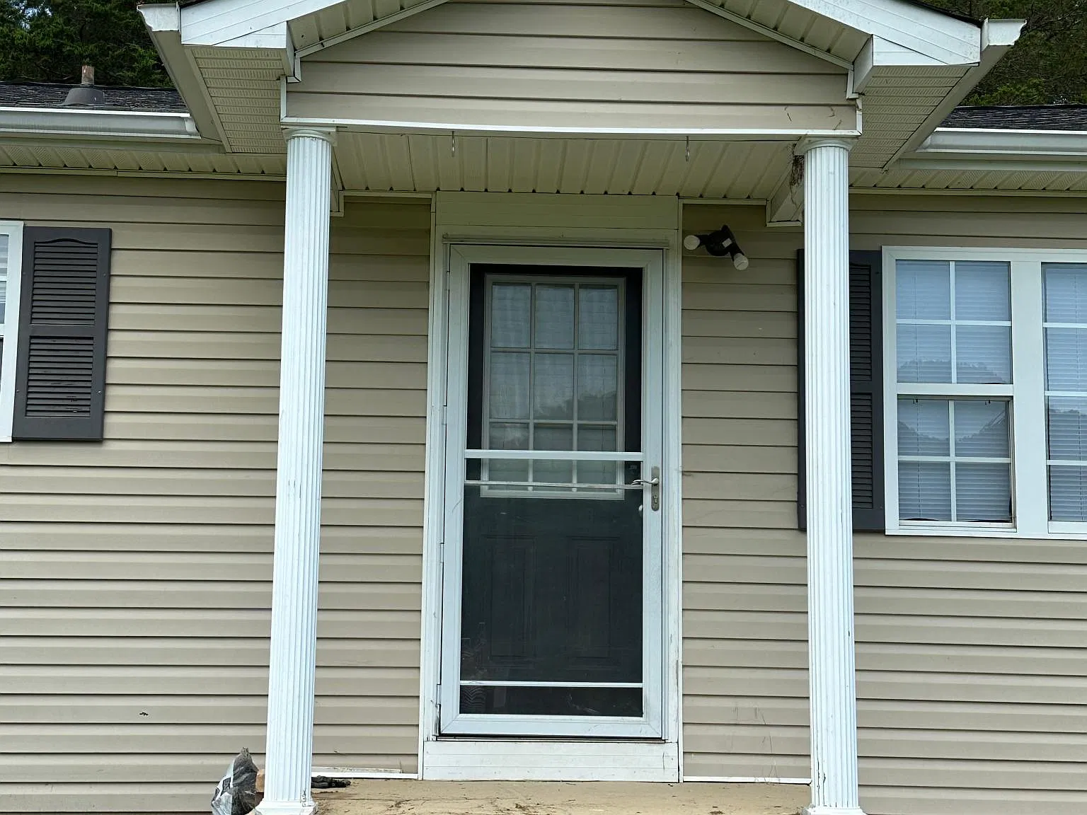 2 bed, 1056 sqft, $1,700 — Photo 2