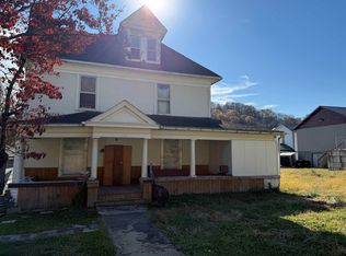 1008 E Main St, Mannington, WV 26582