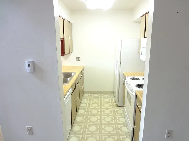 512 E Monroe Dr #D425 — Photo 6