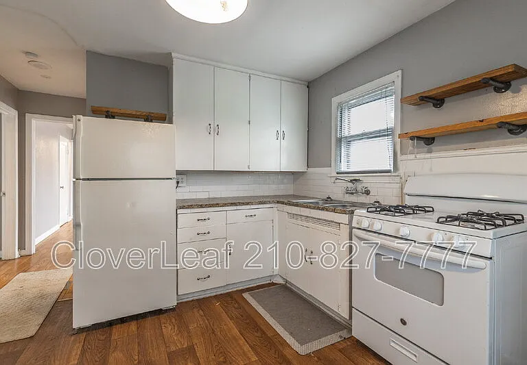 295 N Peach Ave — Photo 8