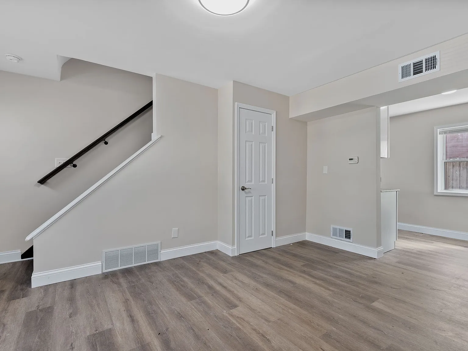 2 bed, 1100 sqft, $1,100 — Photo 3