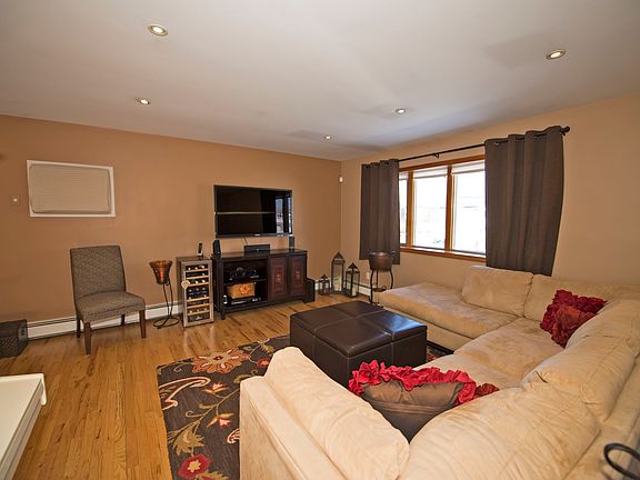 5th image of 3546 Bayview St