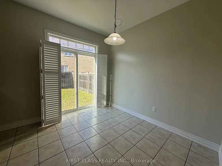 36 Princess Diana Dr — Photo 5