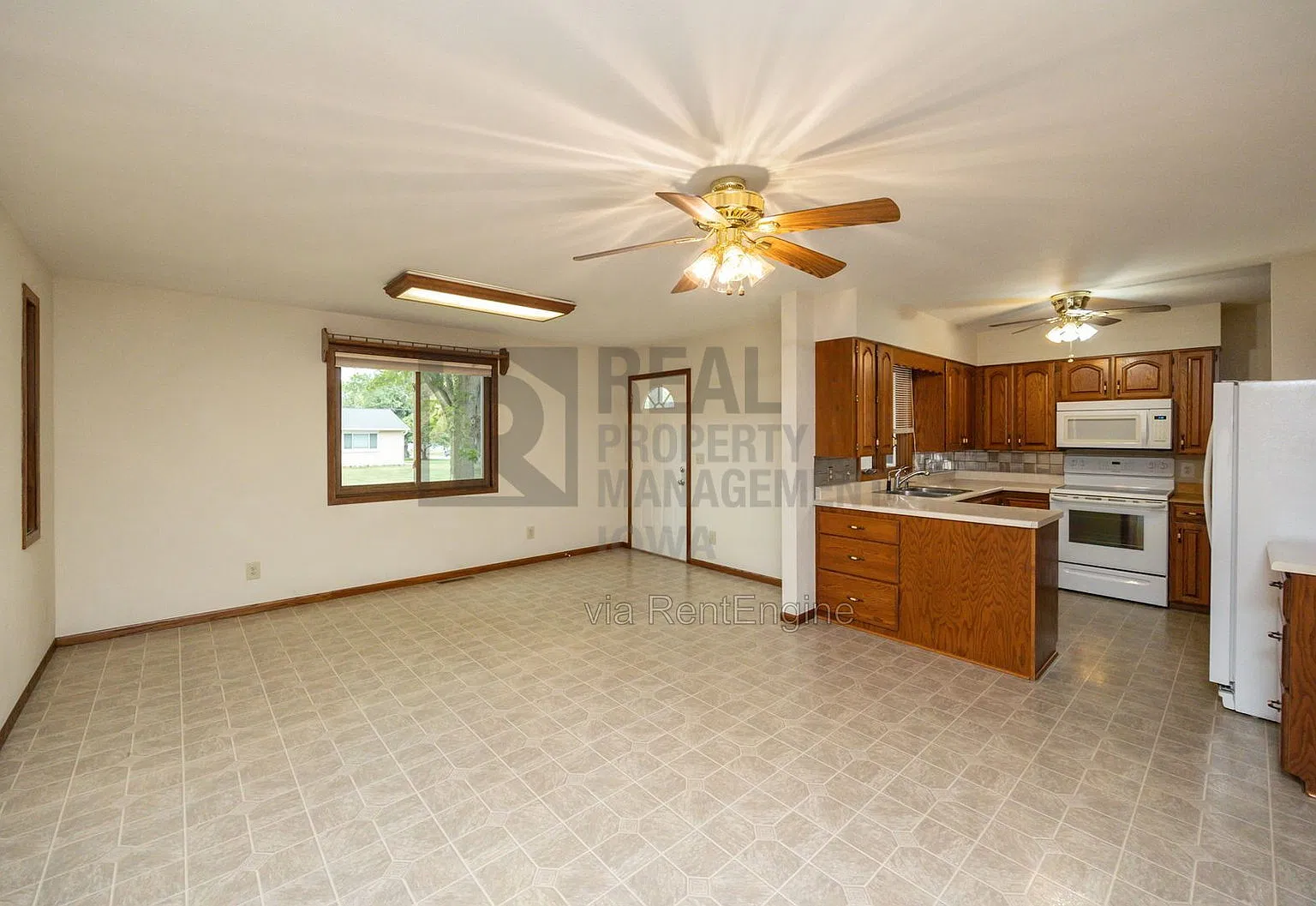 3 bed, 1.5 bath, 1311 sqft, $1,495 — Photo 4