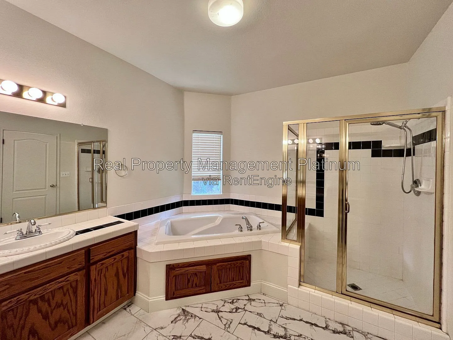 3 bed, 2.0 bath, 1458 sqft, $2,395 — Photo 4