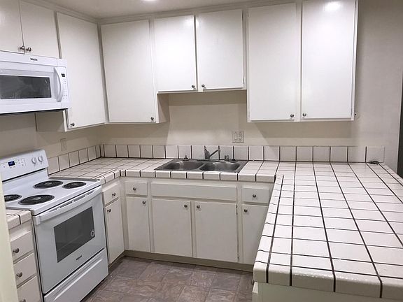 5th image of 1574 Silver Creek Cir