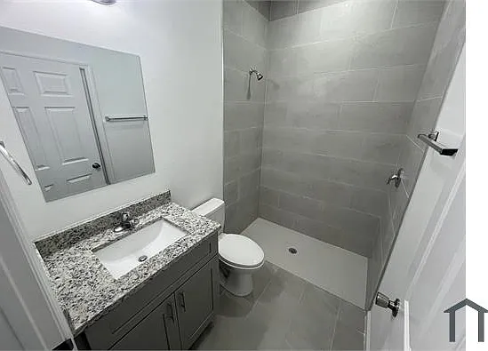 1 bed, 1027 sqft, $1,350 — Photo 4