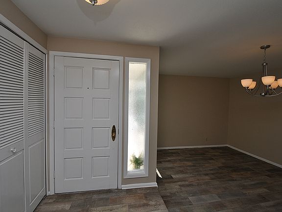 3rd image of 226 Regal Oaks Dr