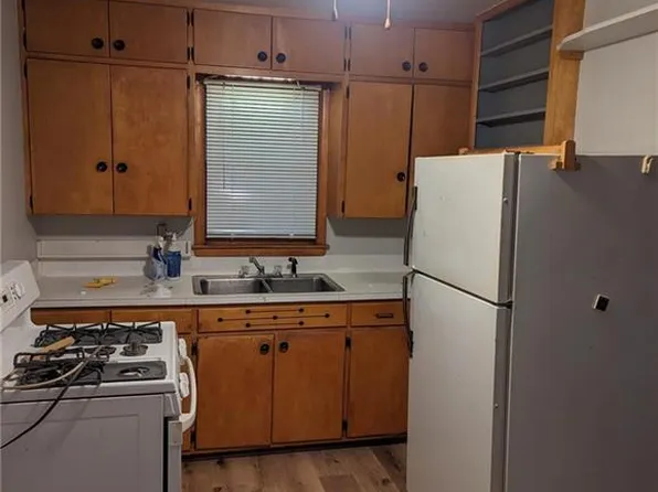 1000 Randolph St APT B, Des Moines, IA 50315