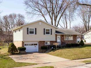 615 Westerfield Rd, Davenport, IA 52806