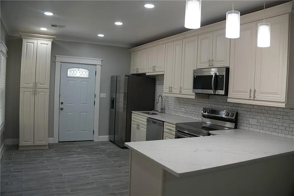 2 bed, 1.0 bath, 1200 sqft, $1,795 — Photo 2