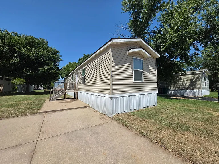 2238 E Maywood St — Photo 9