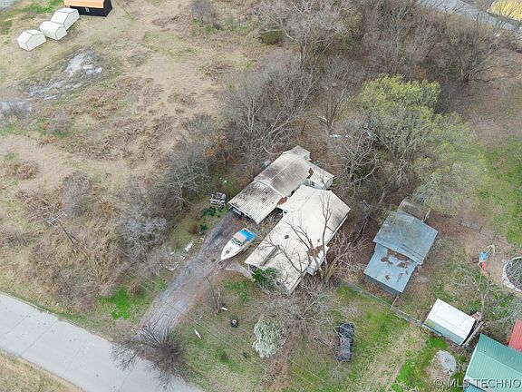 4th image of 404 N Maple St