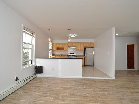 4th image of 8644 18th Ave #7322