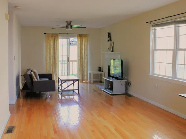 2390 State Street #L16F, Hamden, CT 06517