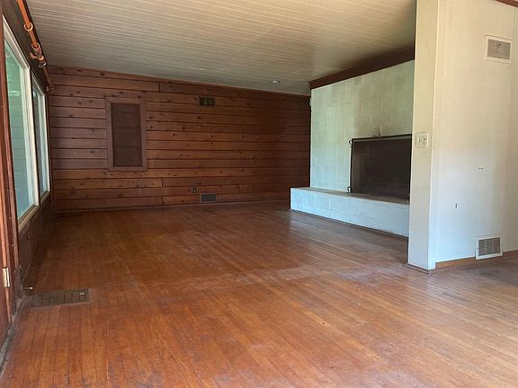 3rd image of 5285 Hillcrest Dr