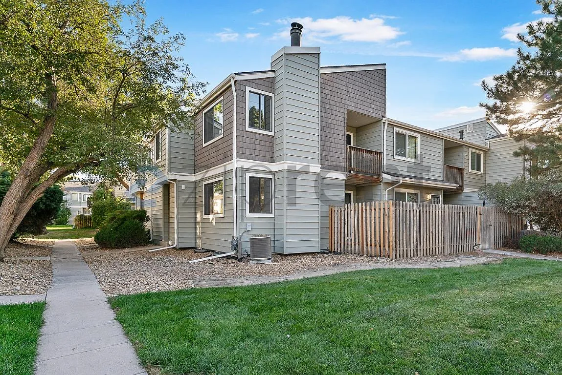 3 bed, 2.5 bath, 1745 sqft, $2,475 — Photo 2
