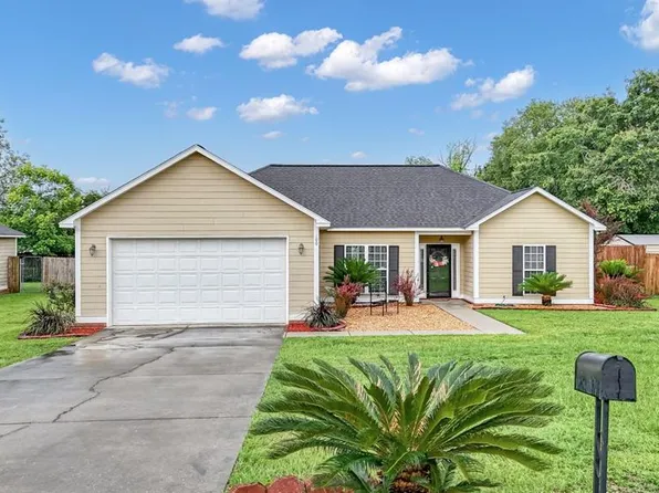100 Hedgerow Dr, Leesburg, GA 31763