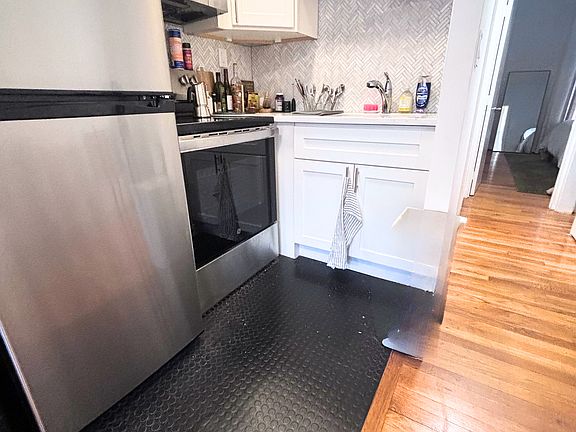 5th image of 11 Cazenove St APT 2