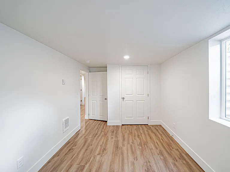 303 W 20th St — Photo 6