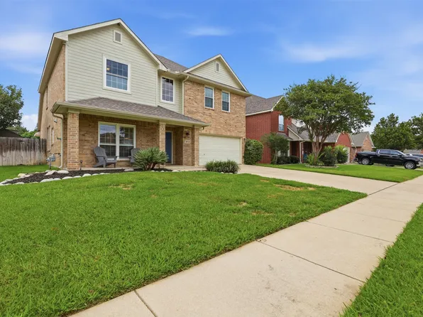 807 Huebner Way, Burleson, TX 76028