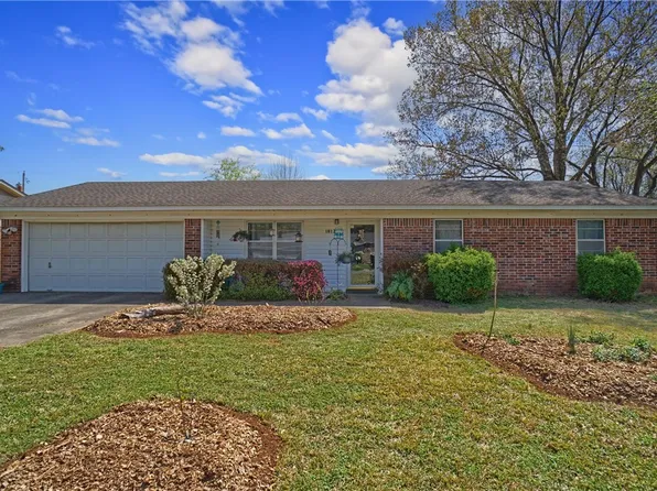 1812 E 12th St, Russellville, AR 72802
