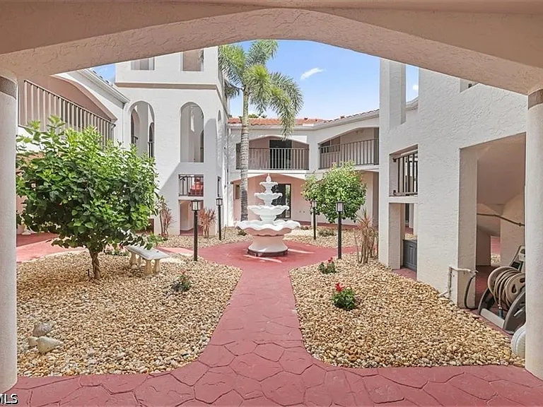 11921 Seabreeze Cove Ln #202 — Photo 2