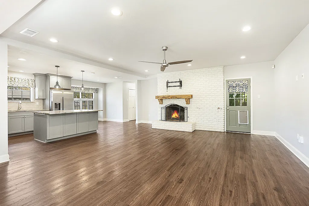 3 bed, 2.5 bath, 1900 sqft, $2,675 — Photo 1