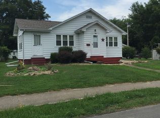 208 S Hancock St, Mc Leansboro, IL 62859