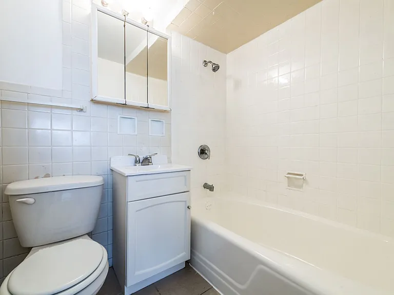 7101 S Artesian Ave — Photo 1