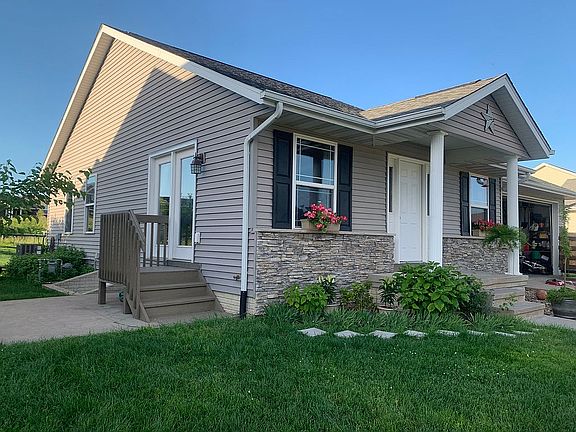 4th image of 299 Radcliffe Dr