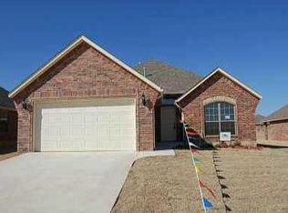 1703 Brook Dr, Midwest City, OK 73130