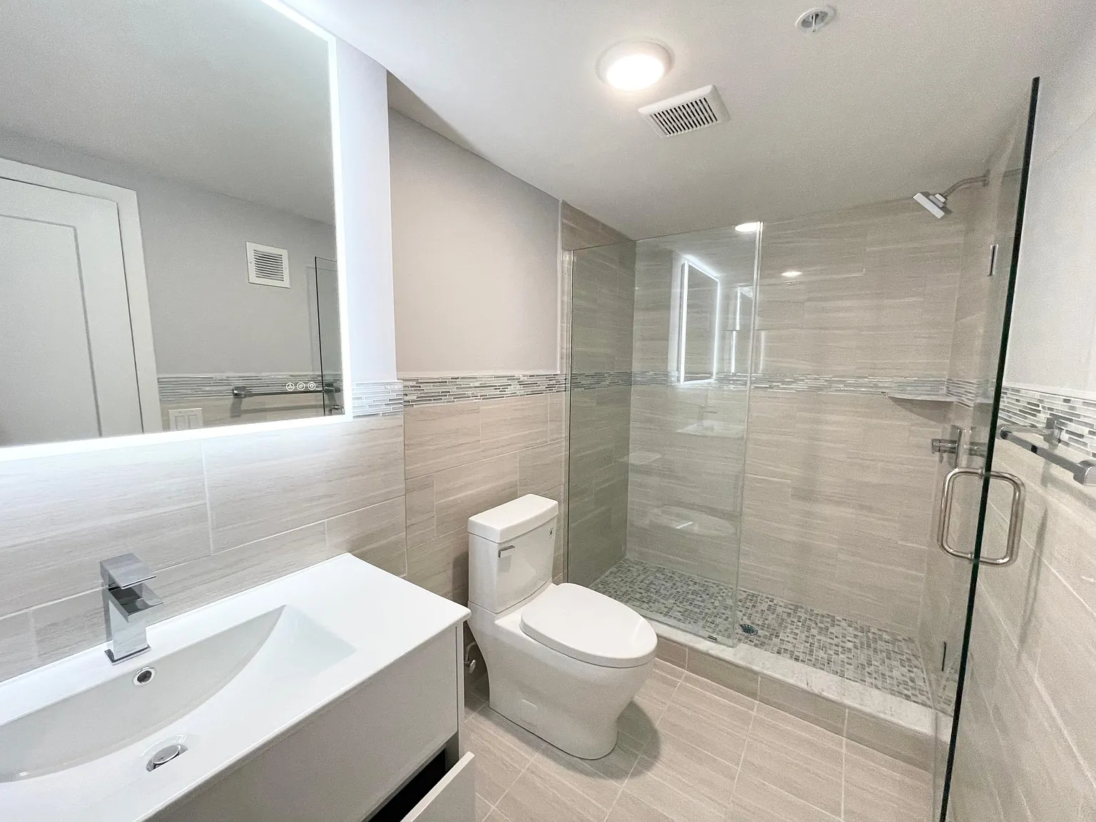 2 bed, 900 sqft, $1,795 — Photo 2