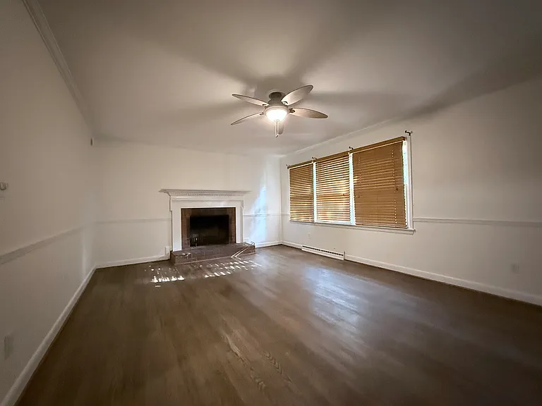 880 Catalina Dr — Photo 2