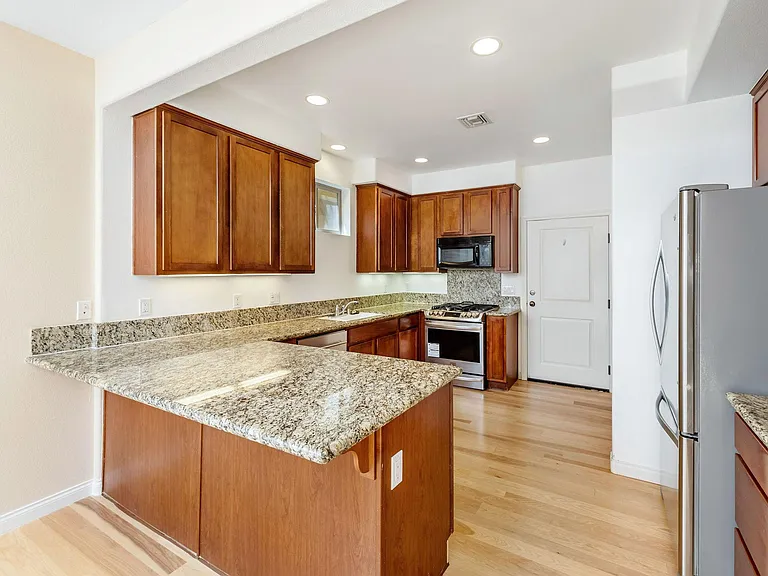 13458 Roselle Ave — Photo 4