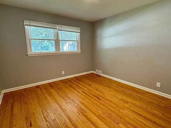 5th image of 1436 Plymouth Ave SE