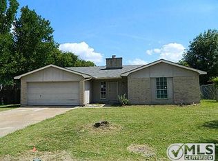 857 Wendy Dr, Grand Prairie, TX 75052
