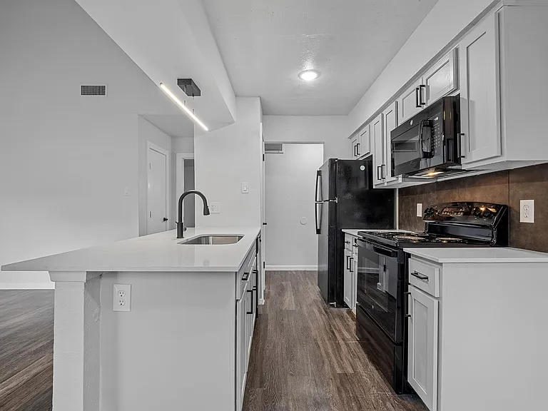 Oakline Apartments — Photo 5
