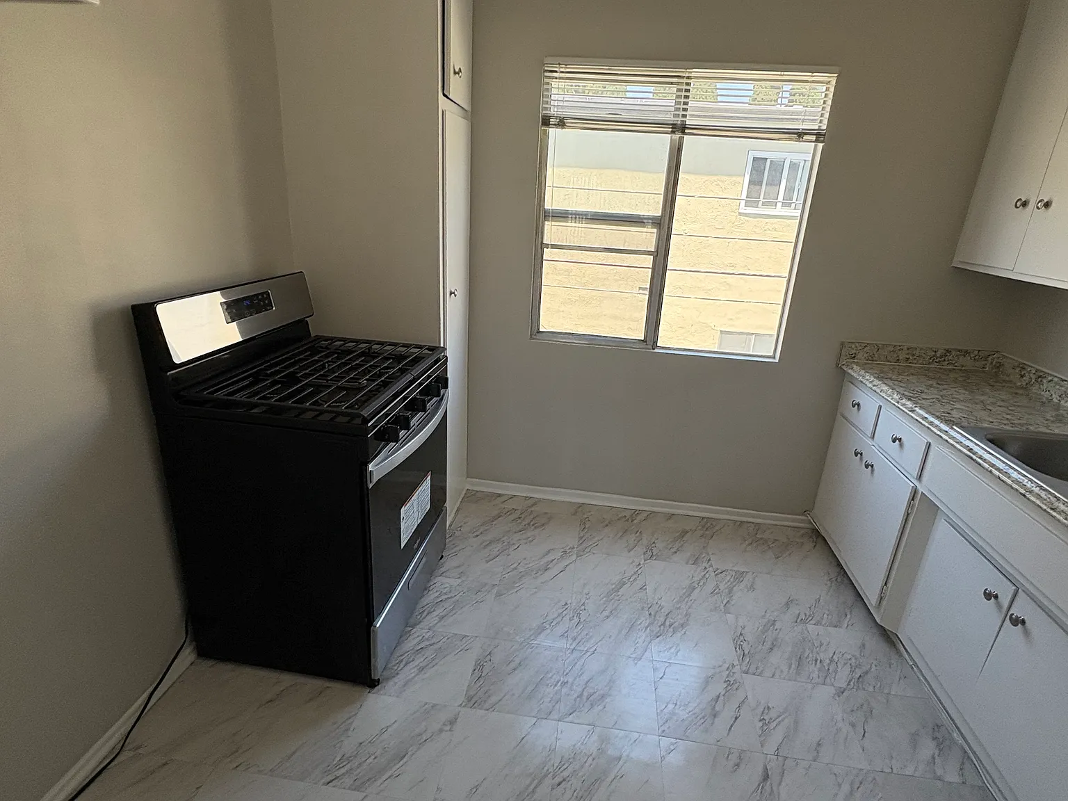 1 bed, 700 sqft, $1,800 — Photo 3
