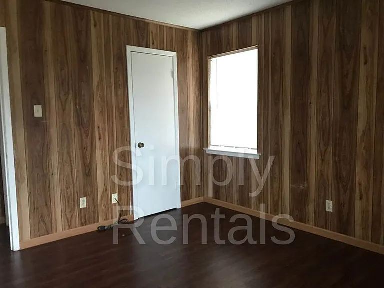 409 Maple St — Photo 23