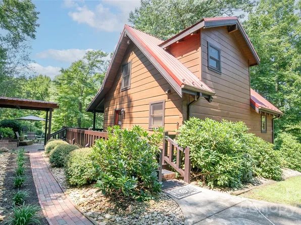 1516 Yadkin Ln, Lenoir, NC 28645
