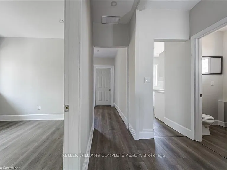 200 Park Ave #UPPER — Photo 16