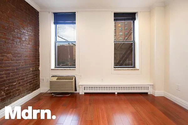 Rented by Mdrn Residential | media 8