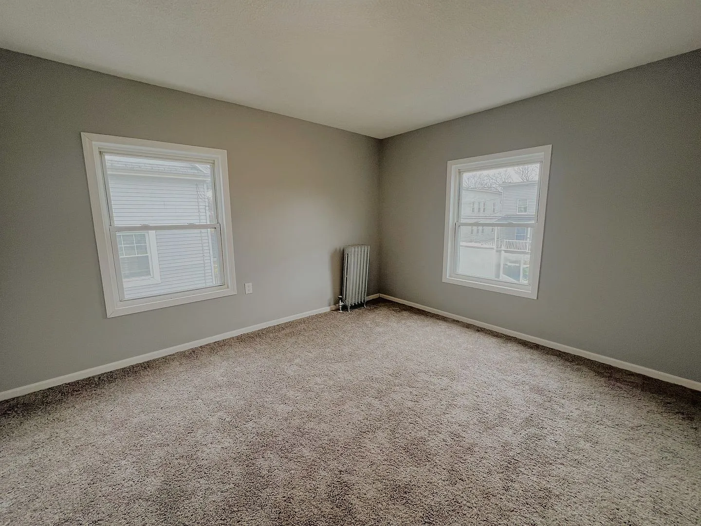 Your Next Home Awaits Renovated 3-Bedroom Single Family Home — Photo 4