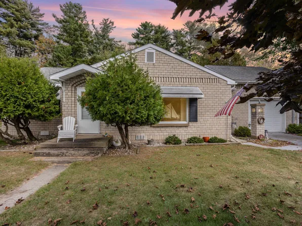 604 Wadsworth St, East Tawas, MI 48730