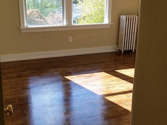 Beautiful, light filled studio!